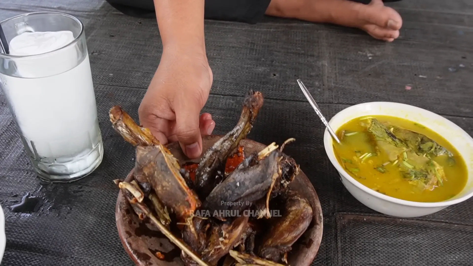 Menu sambelan burung kuntul dengan sambal khas