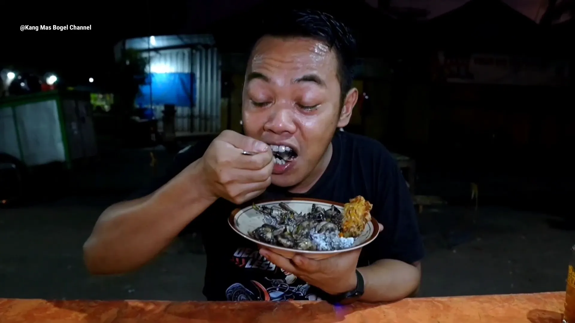 Mencicipi ndok cumi dengan kuah pedas dan gurih yang menggoda