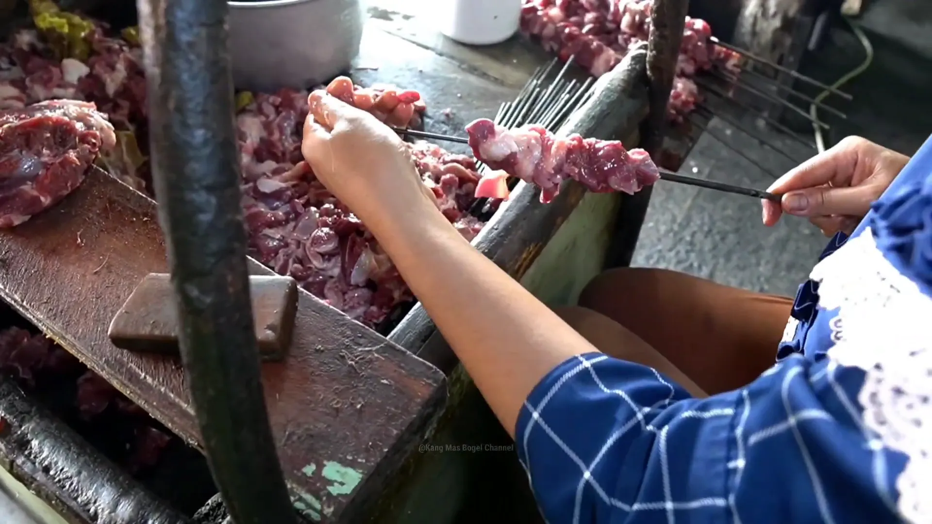 Potongan sate kambing jumbo siap dibakar