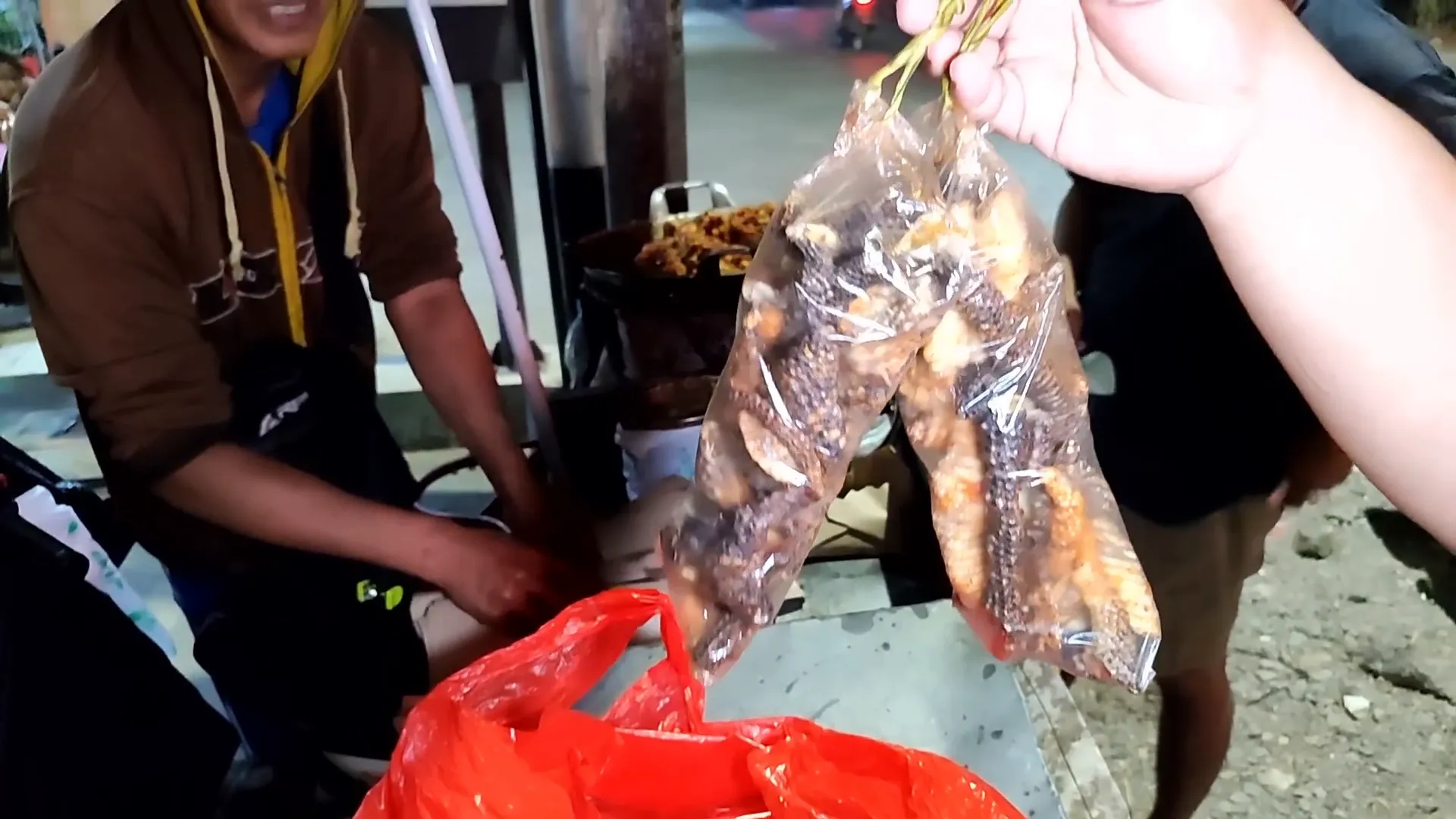 Penjualan kulit biawak sebagai pelengkap kuliner