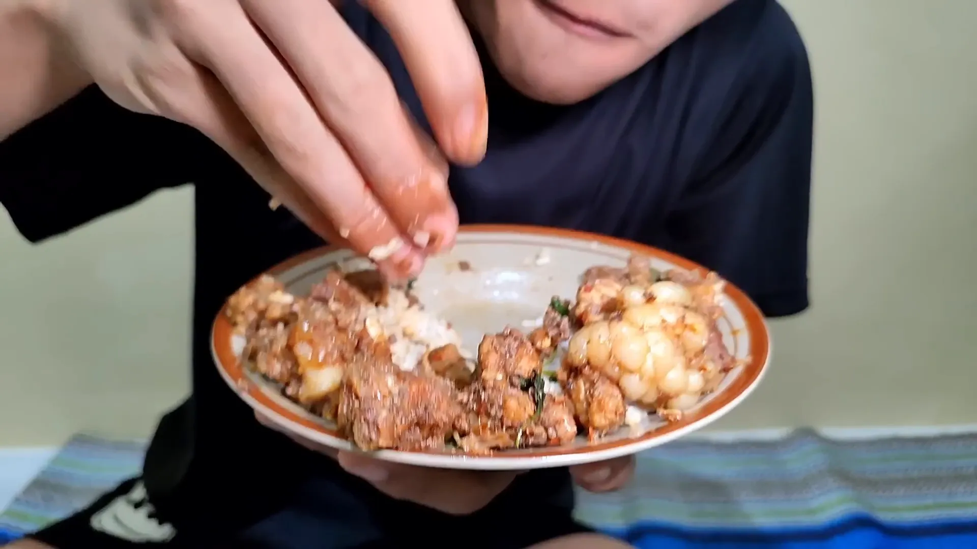 Porsi daging biawak siap disantap dengan bumbu pedas