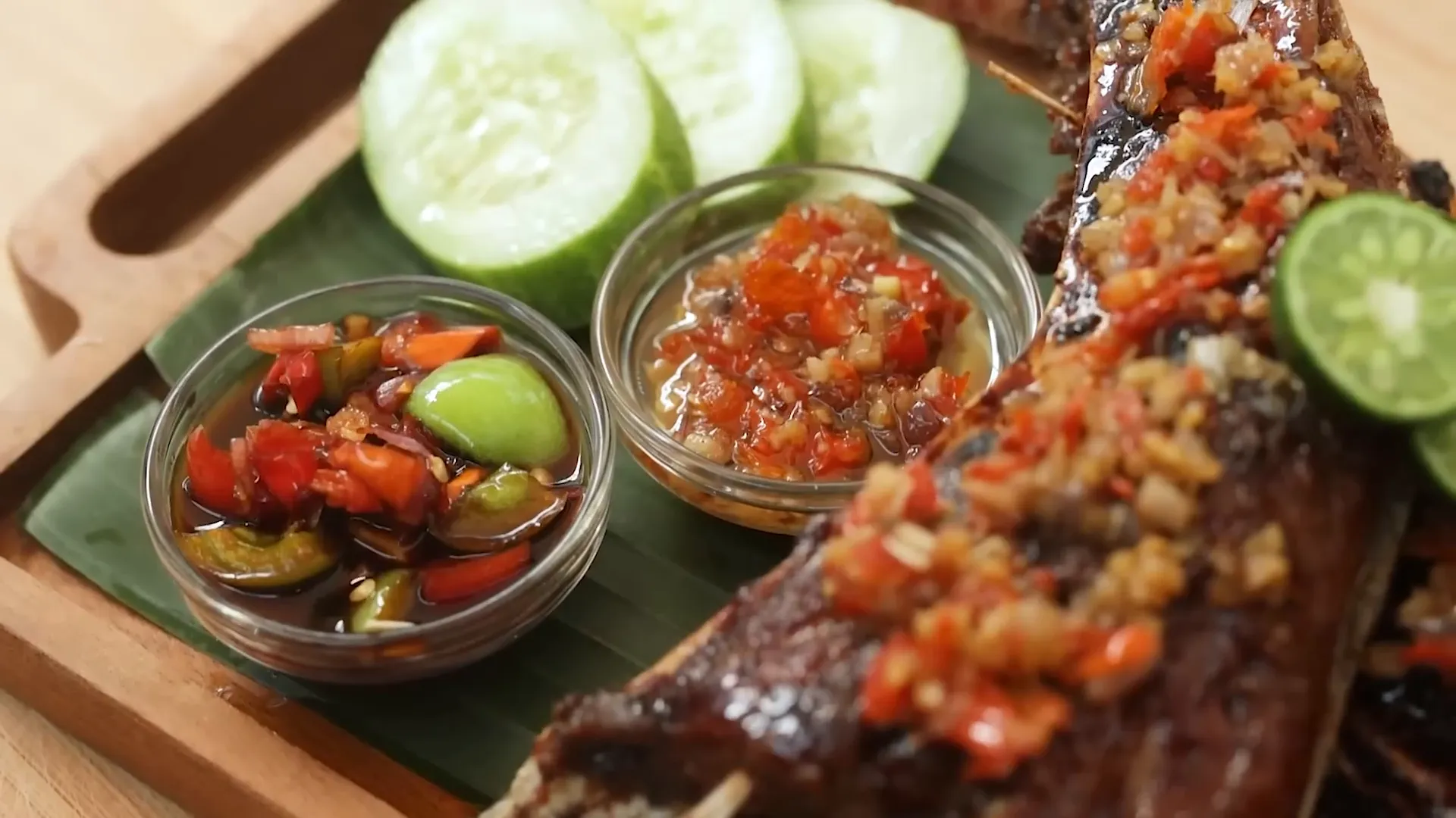 Hidangan rahang tuna sambal arang siap disantap, tampak juicy dan berasap