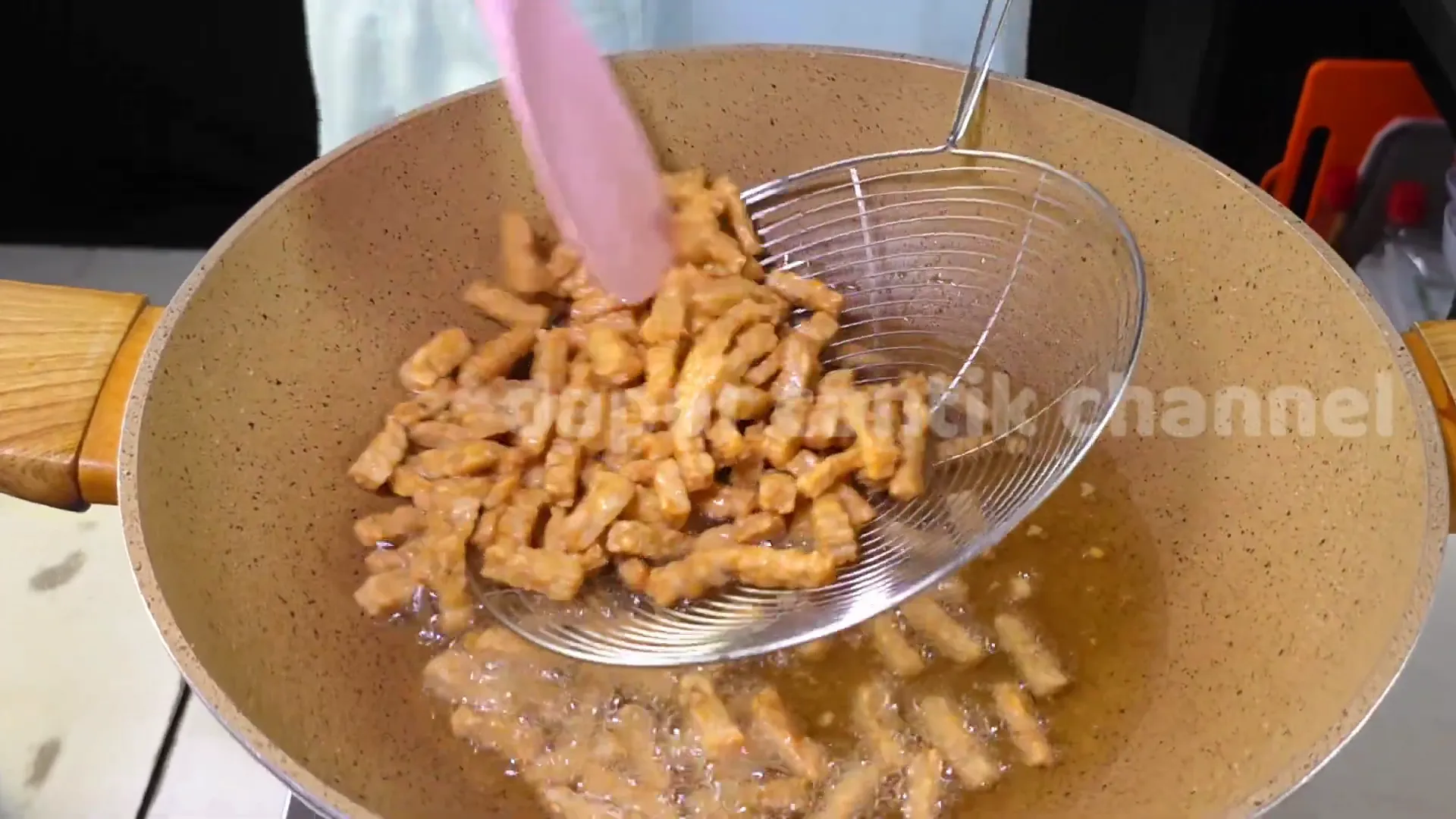 Screenshot: tempe yang telah digoreng hingga kecoklatan