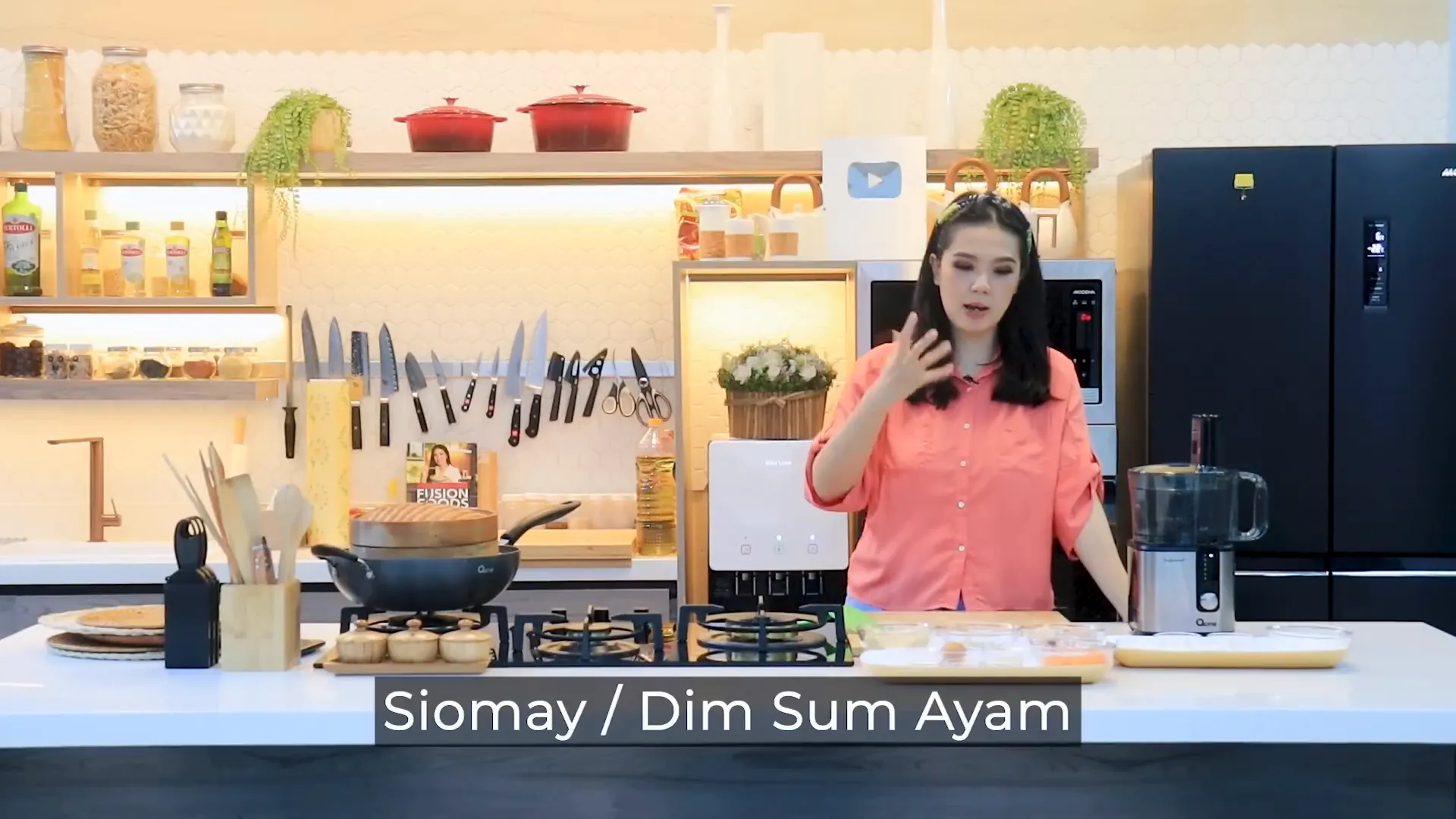 Devina Hermawan menyapa dan memperkenalkan resep Chicken Shumai