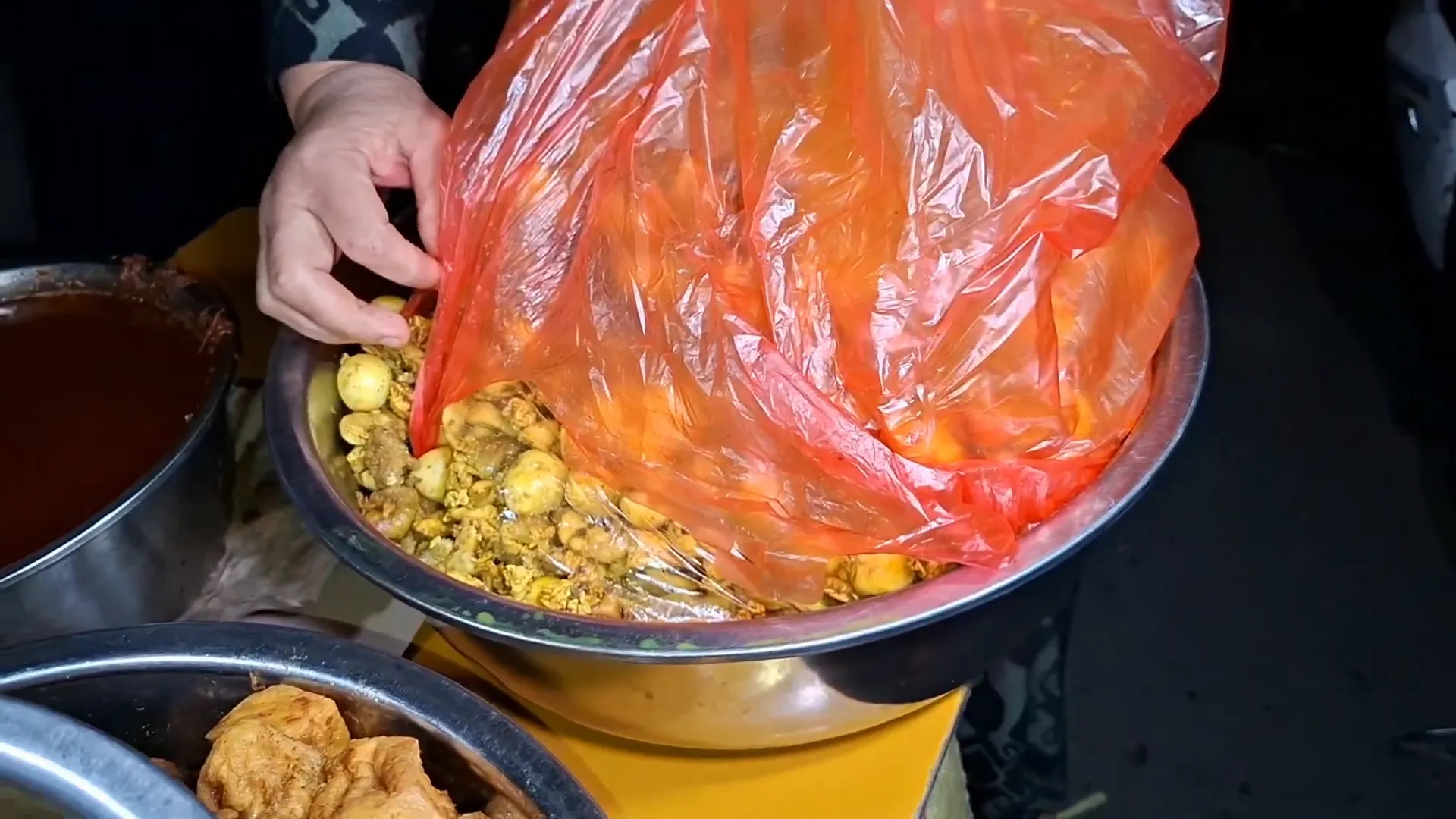 Lauk krengsengan daging dan telur muda yang menggoda selera