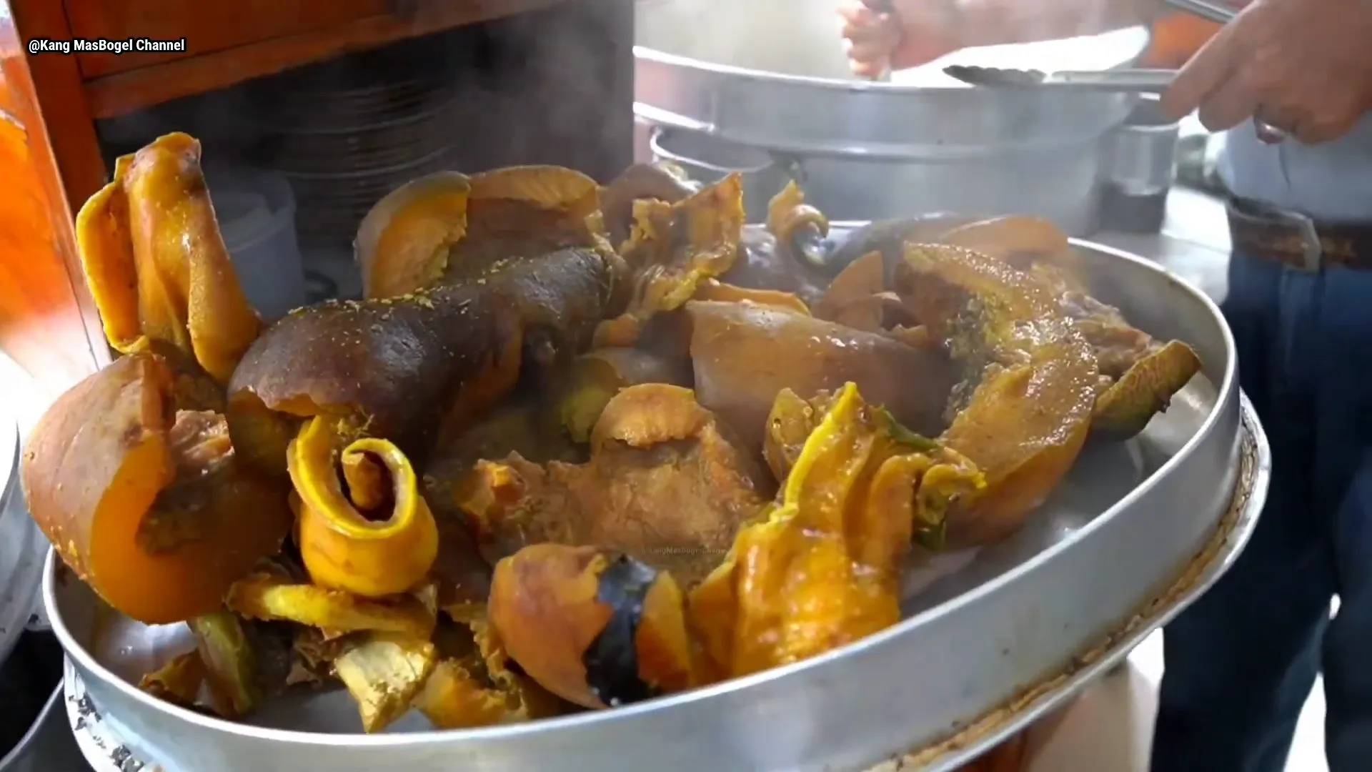 Bahan-bahan lontong kikil Pak Yono yang segar dan berkualitas