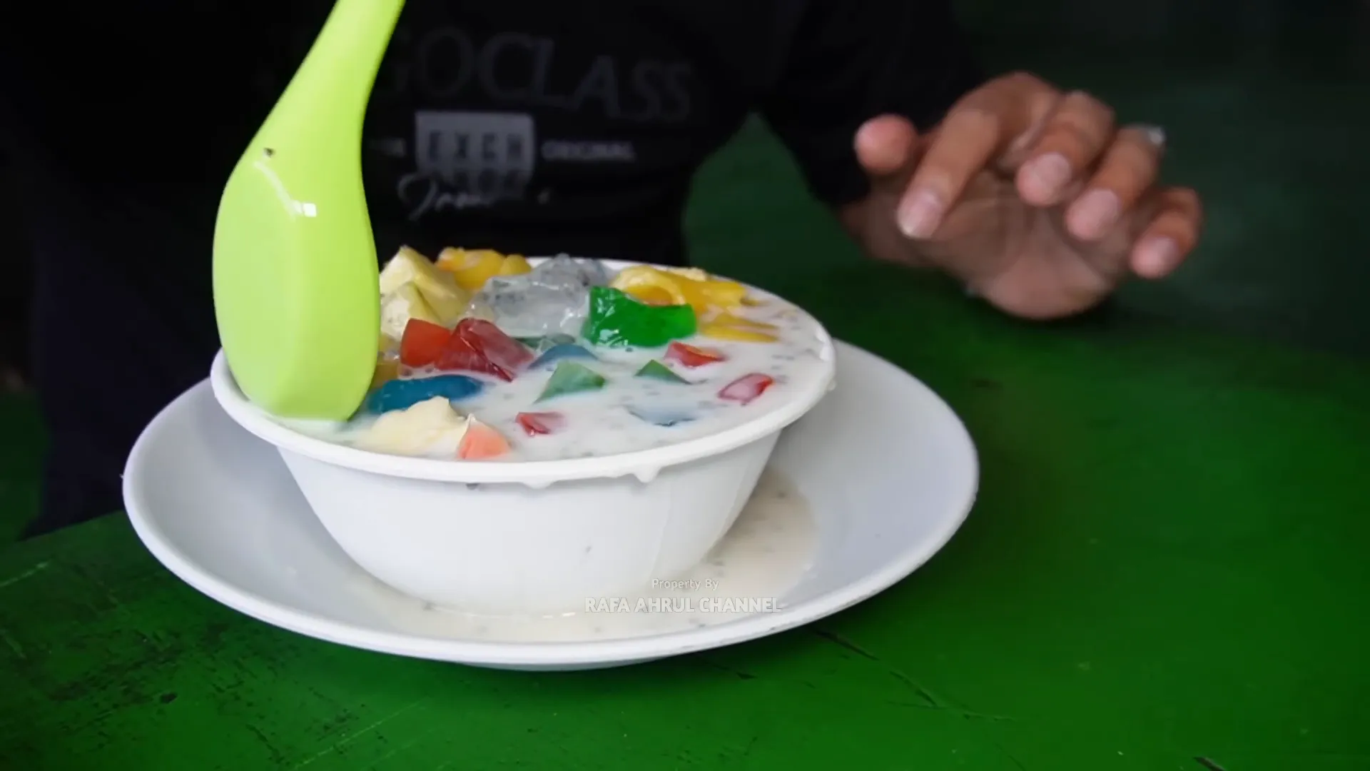 Es campur porsi jumbo dengan isian nangka dan nanas segar