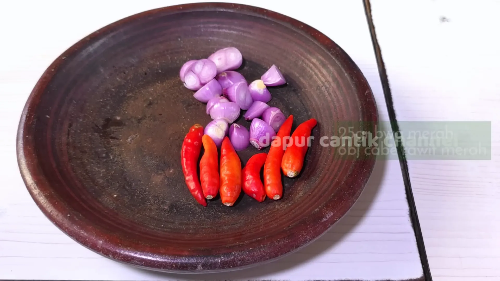 Sambal khas Thailand dengan cabe rawit dan bawang merah