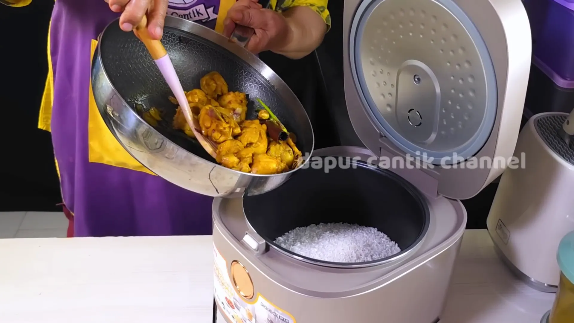 Memasak nasi kuning Thailand di Mito digital rice cooker