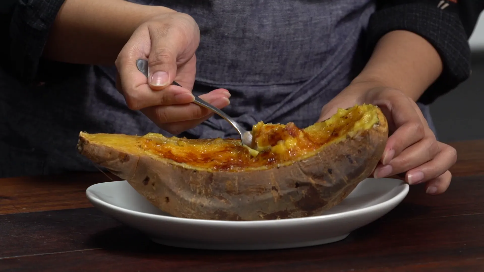 Ubi brulee jumbo siap disantap