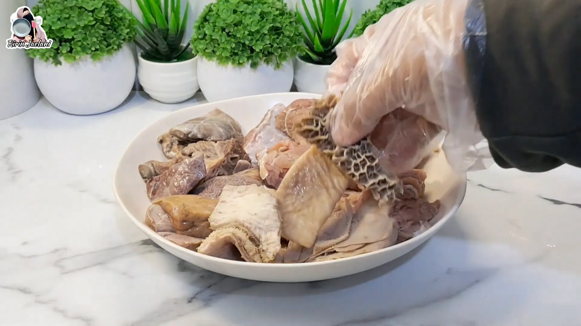 Bahan-bahan utama soto daging Madura siap diolah