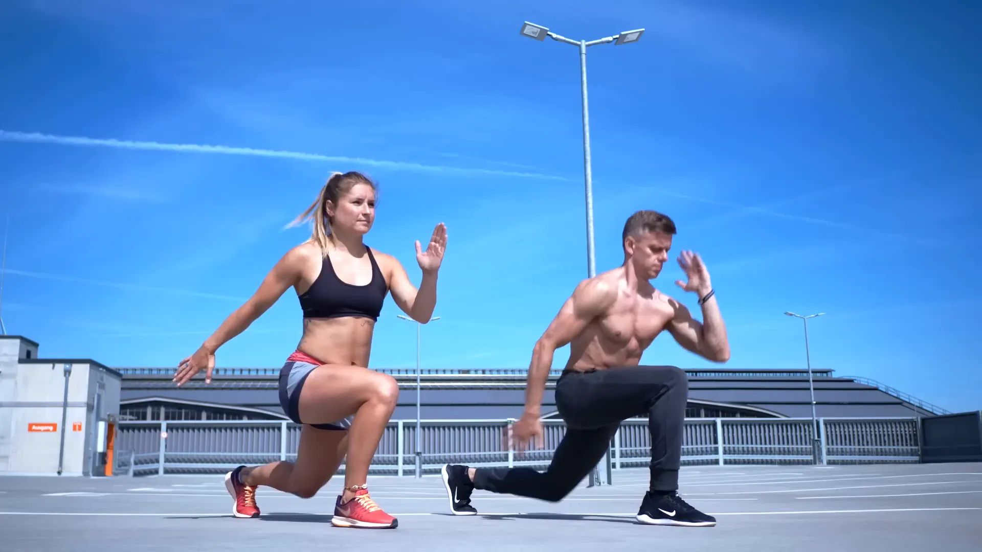 Split squat jump demonstration