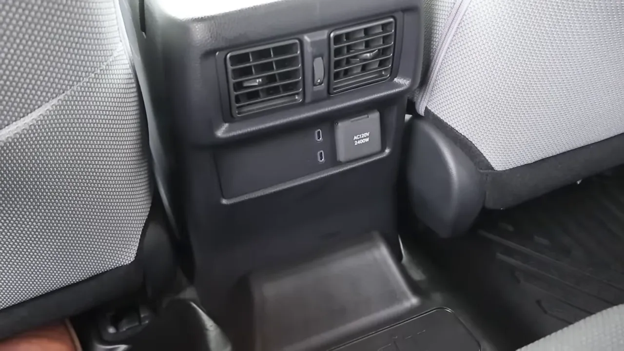 4Runner rear air vents with USB ports and AC 120V 2400W outlet