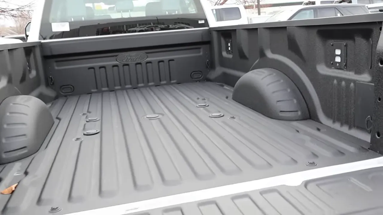 Eight-foot Ford F-250 bed with spray-in liner, tailgate and tie-down anchors