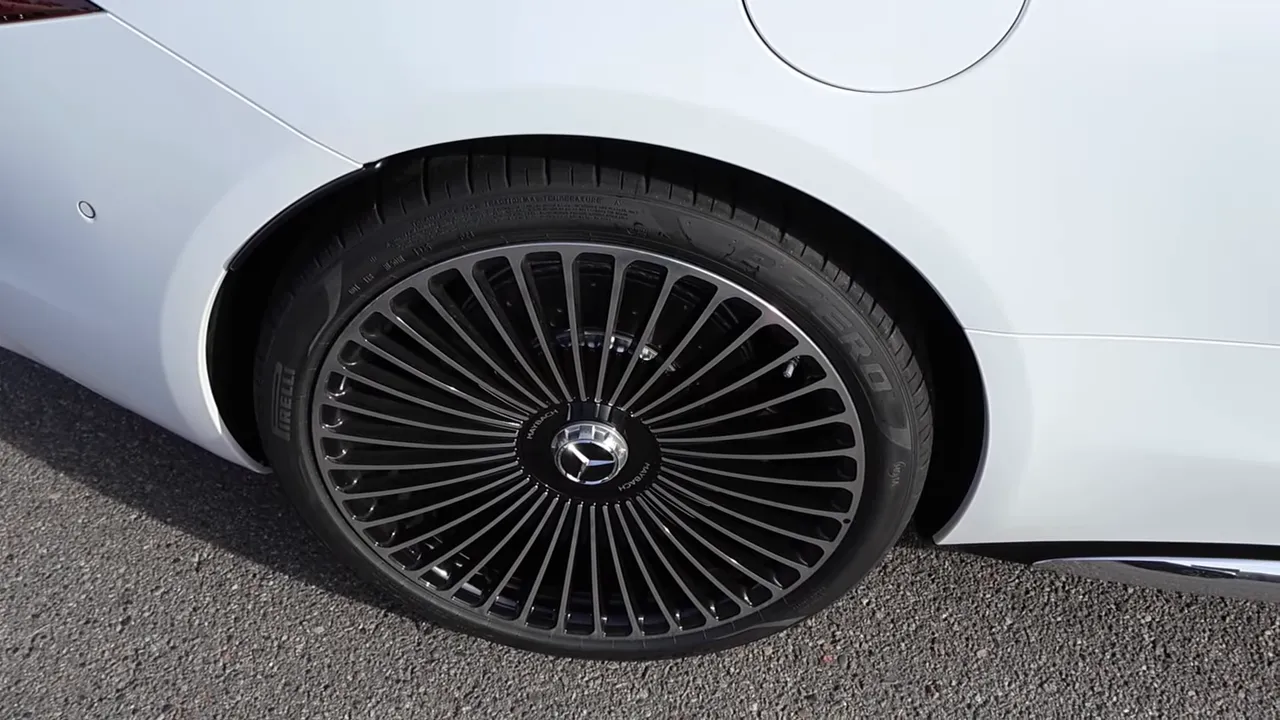 Close-up of rear 21-inch multi-spoke alloy wheel with Pirelli tire and Maybach centre cap on a white SL680
