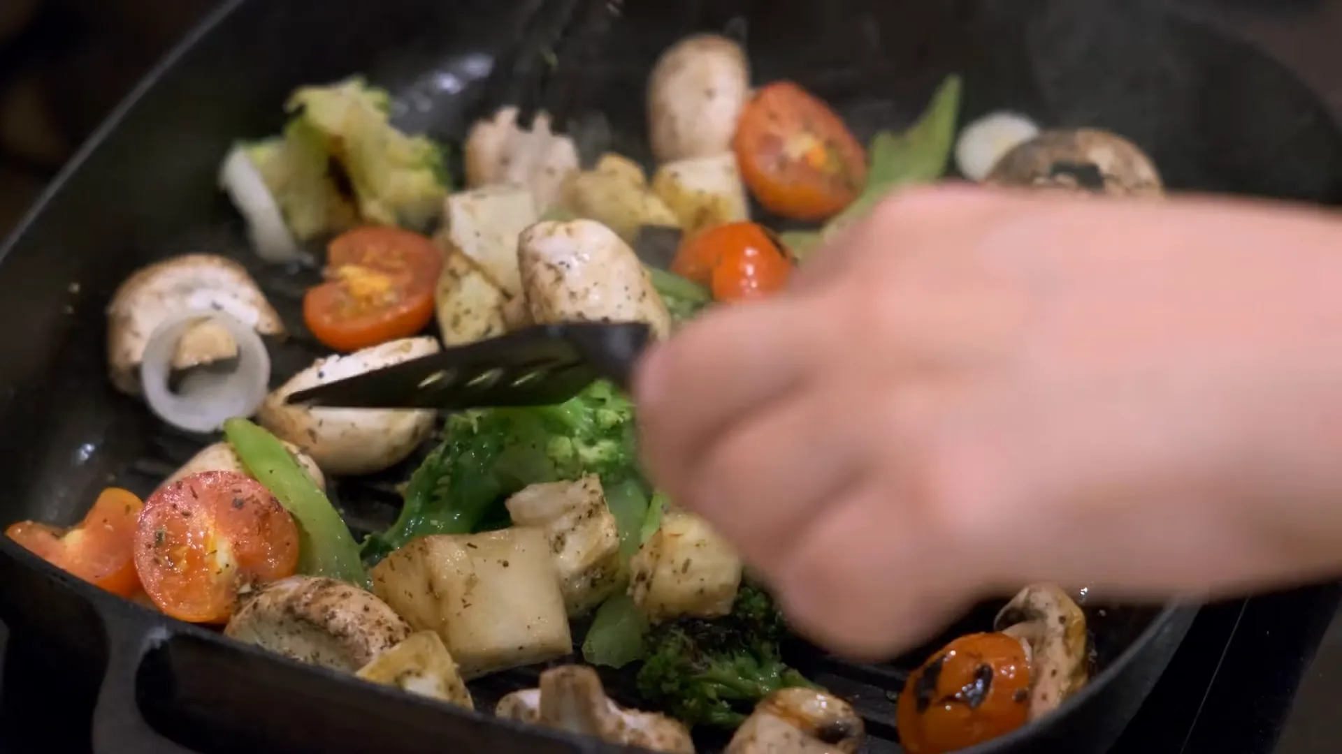 skillet scramble with spinach, mushrooms and tomatoes