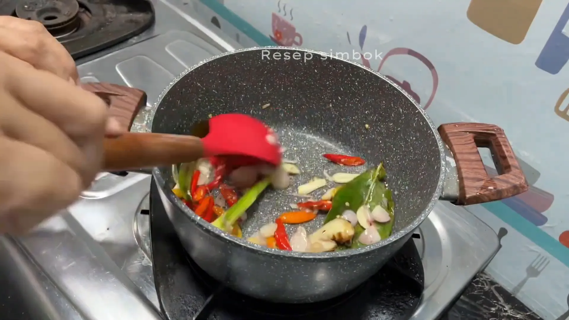 Bumbu-bumbu ayam kuah kecap sudah siap diolah