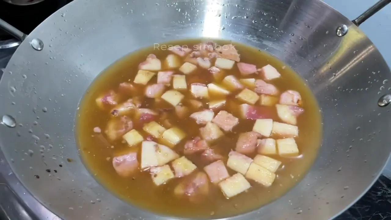 Memasak sandung lamur dengan api sedang