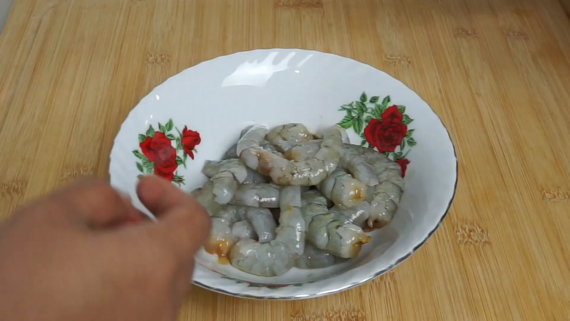 Bahan utama bakso udang dan ayam yang segar