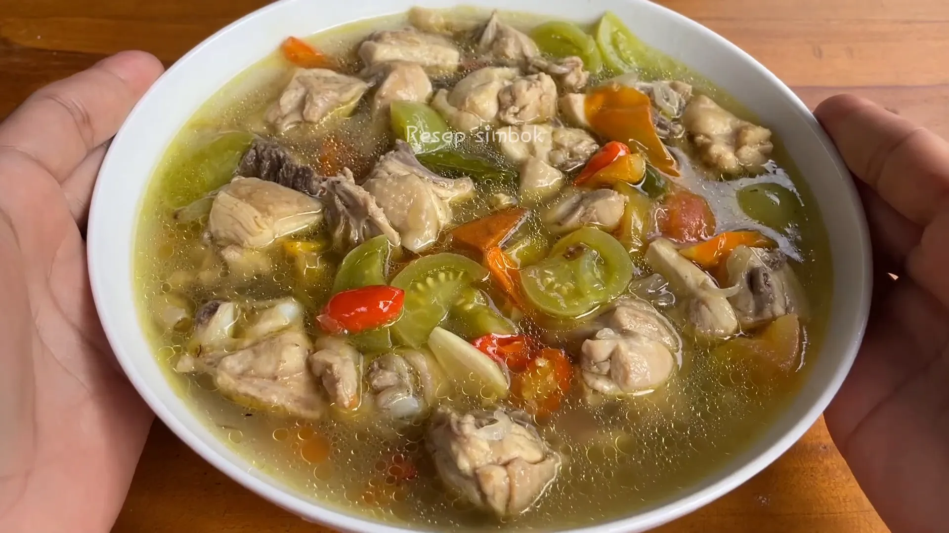 Garang Asem siap disajikan dengan nasi putih hangat