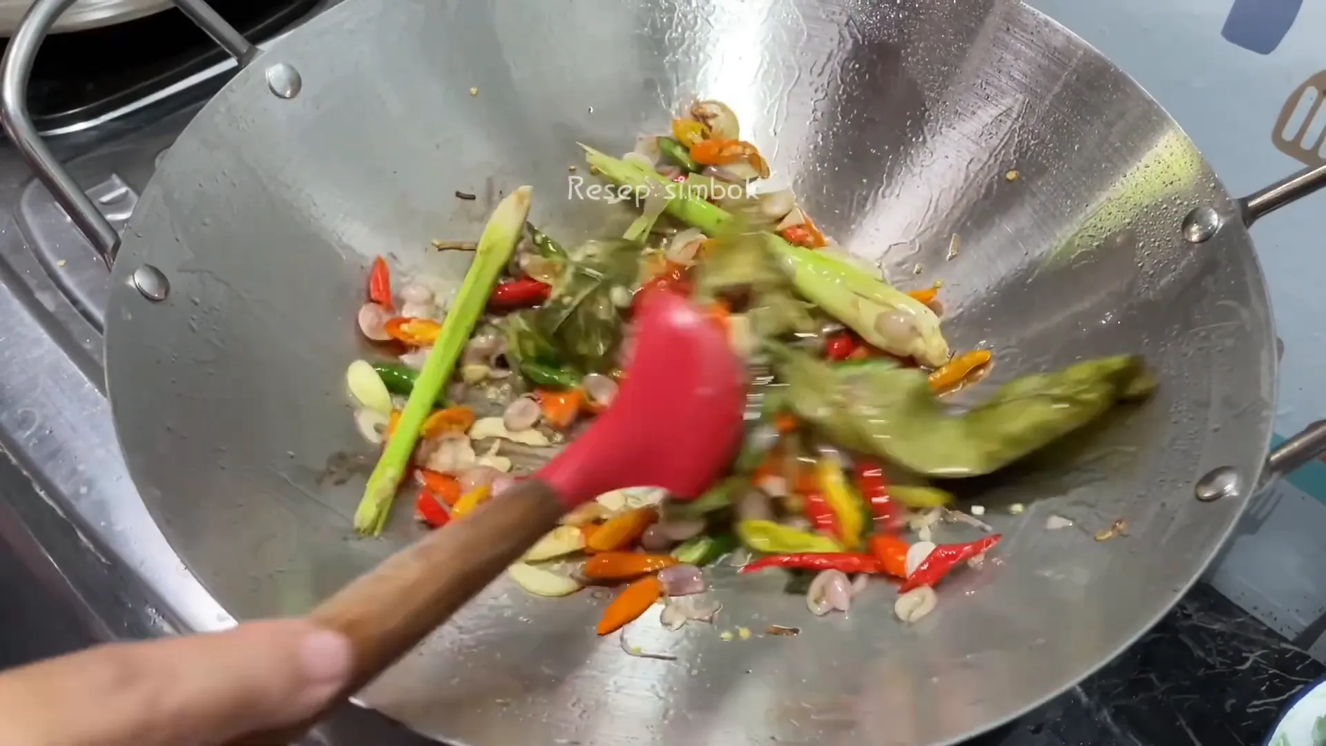 Bumbu iris siap dimasak untuk Garang Asem