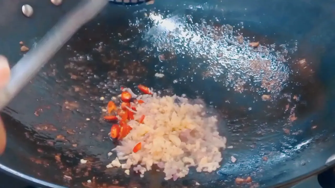 Tumis bawang, cabai, dan kedelai hitam