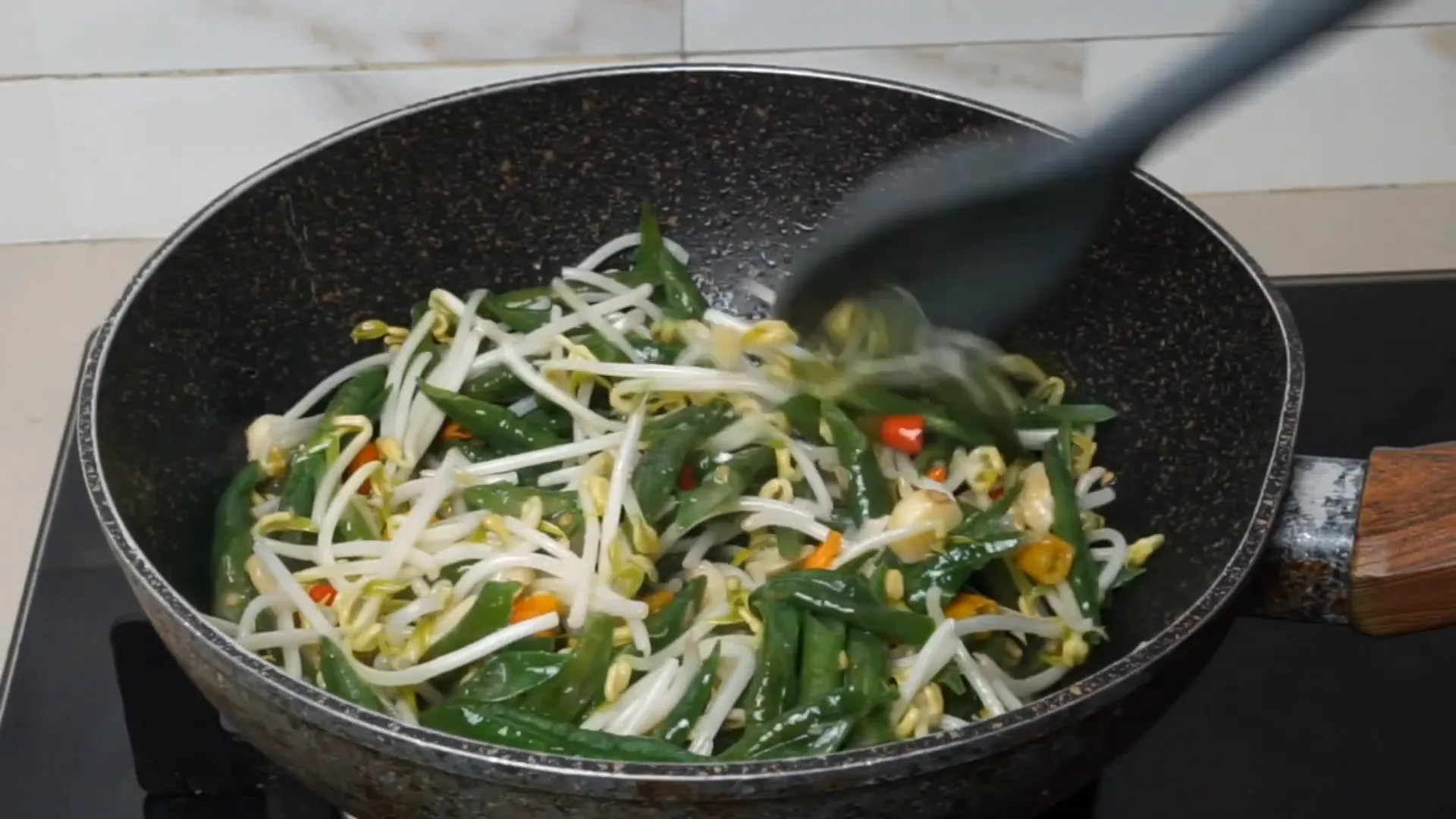 Tumisan kacang panjang siap disajikan untuk sarapan