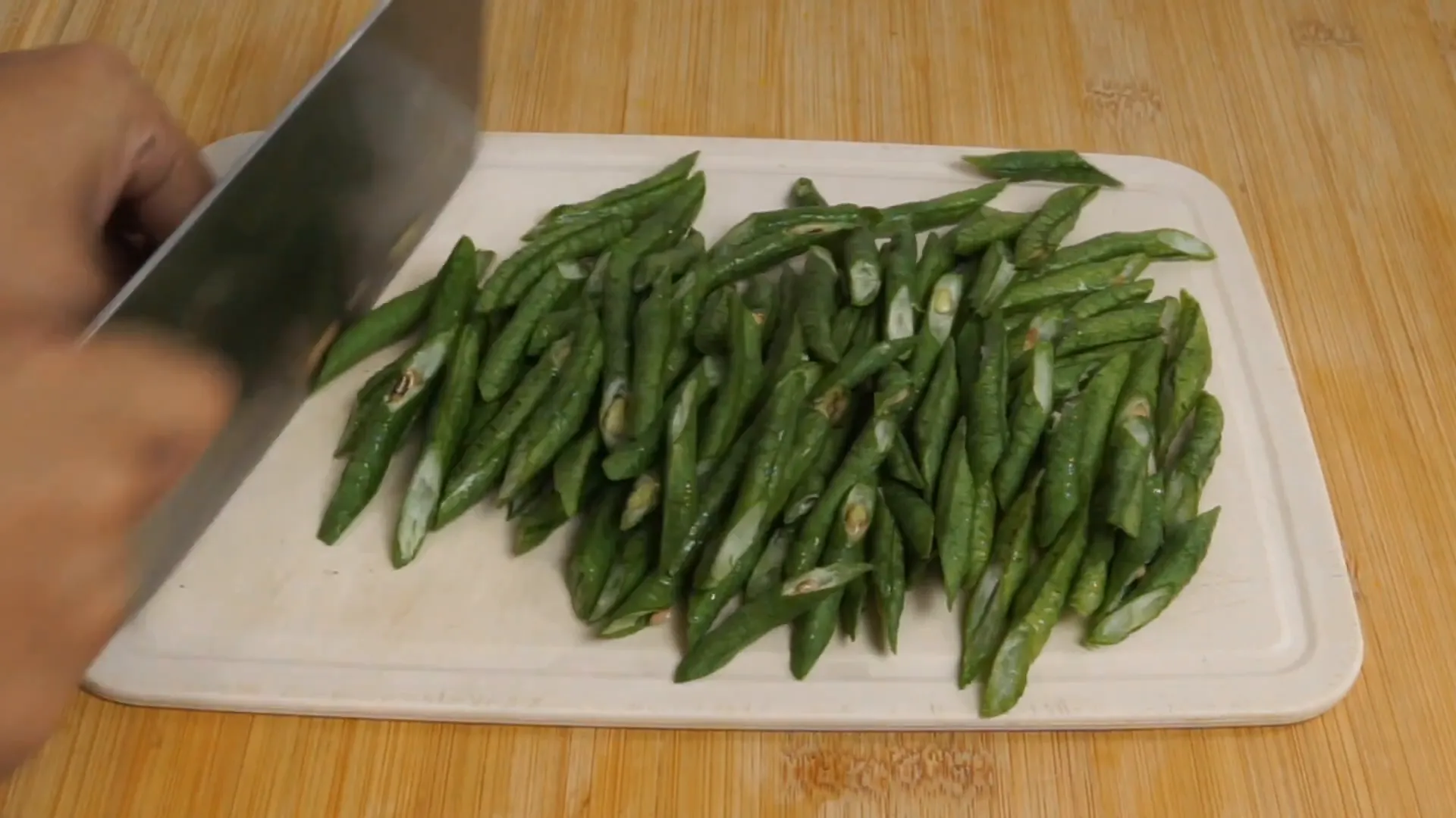 Kacang panjang sudah dipotong dan siap untuk dimasak