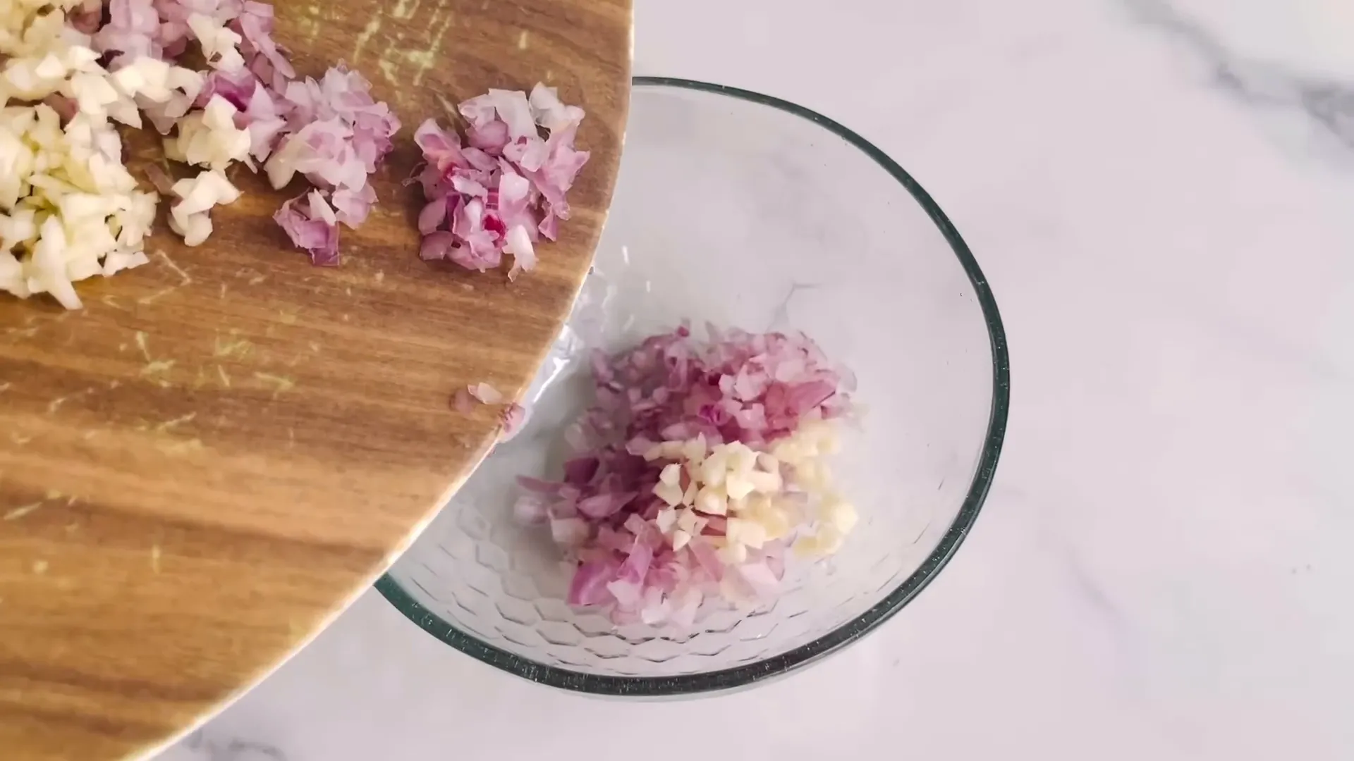 Bawang merah, bawang putih, dan cabe rawit siap dimasak