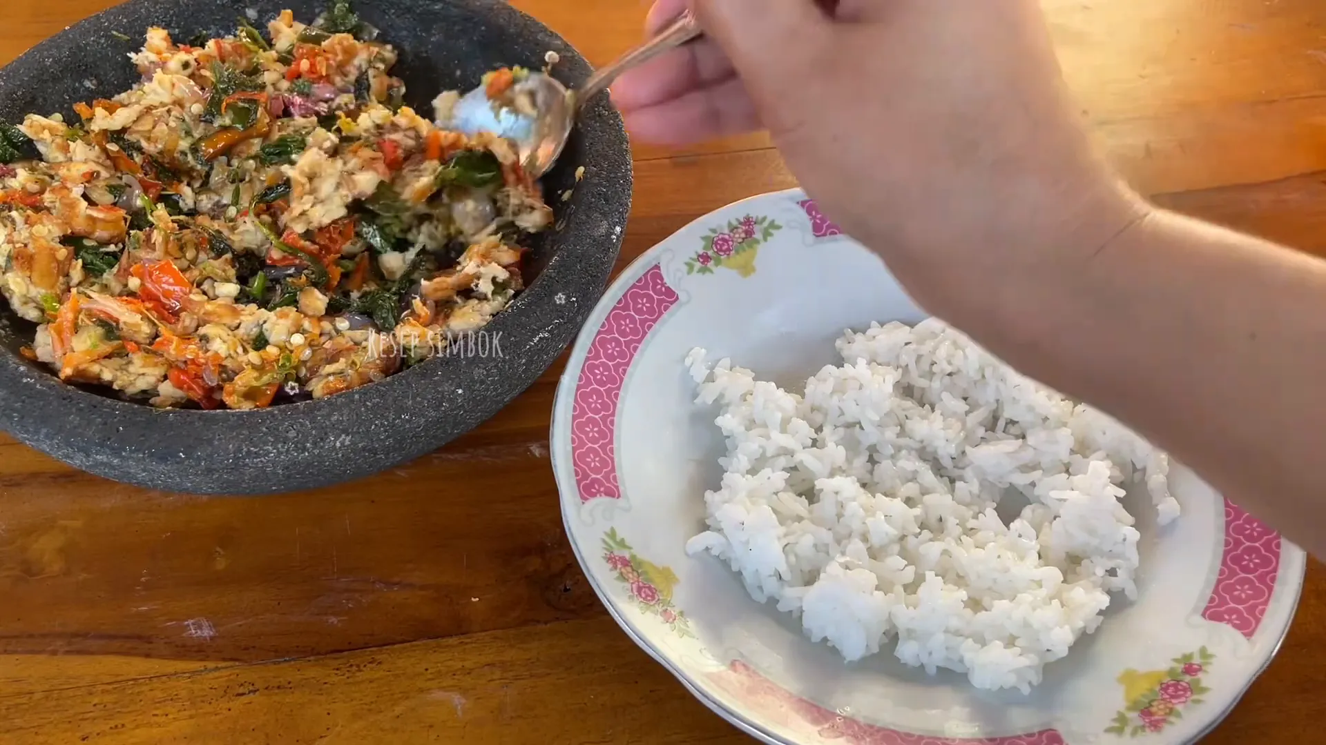 Bahan sambal dan bumbu yang siap diolah