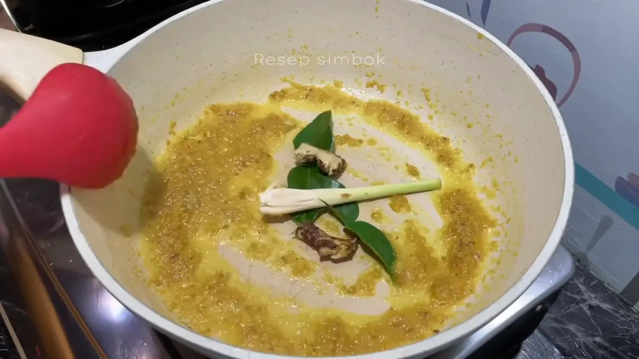 Proses memasak tongseng ayam dengan bumbu halus