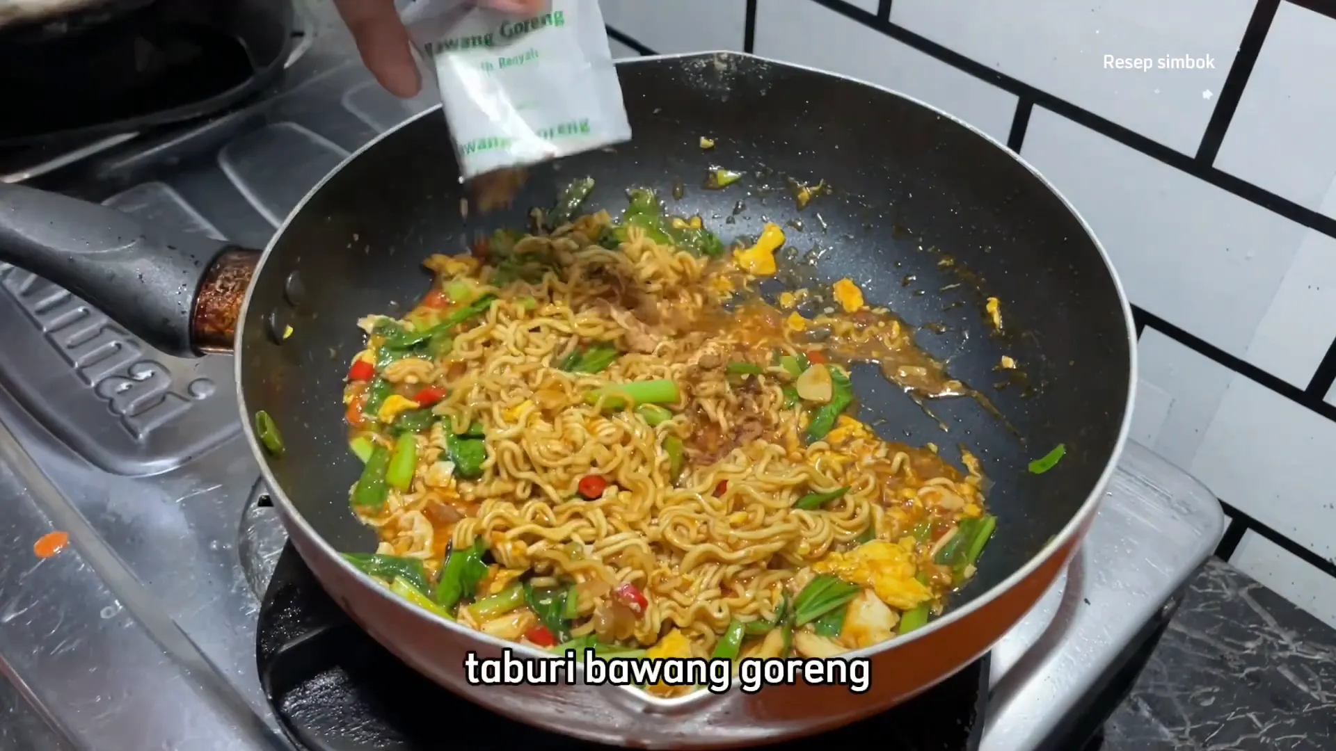 Mi goreng siap disajikan dan dinikmati bersama keluarga