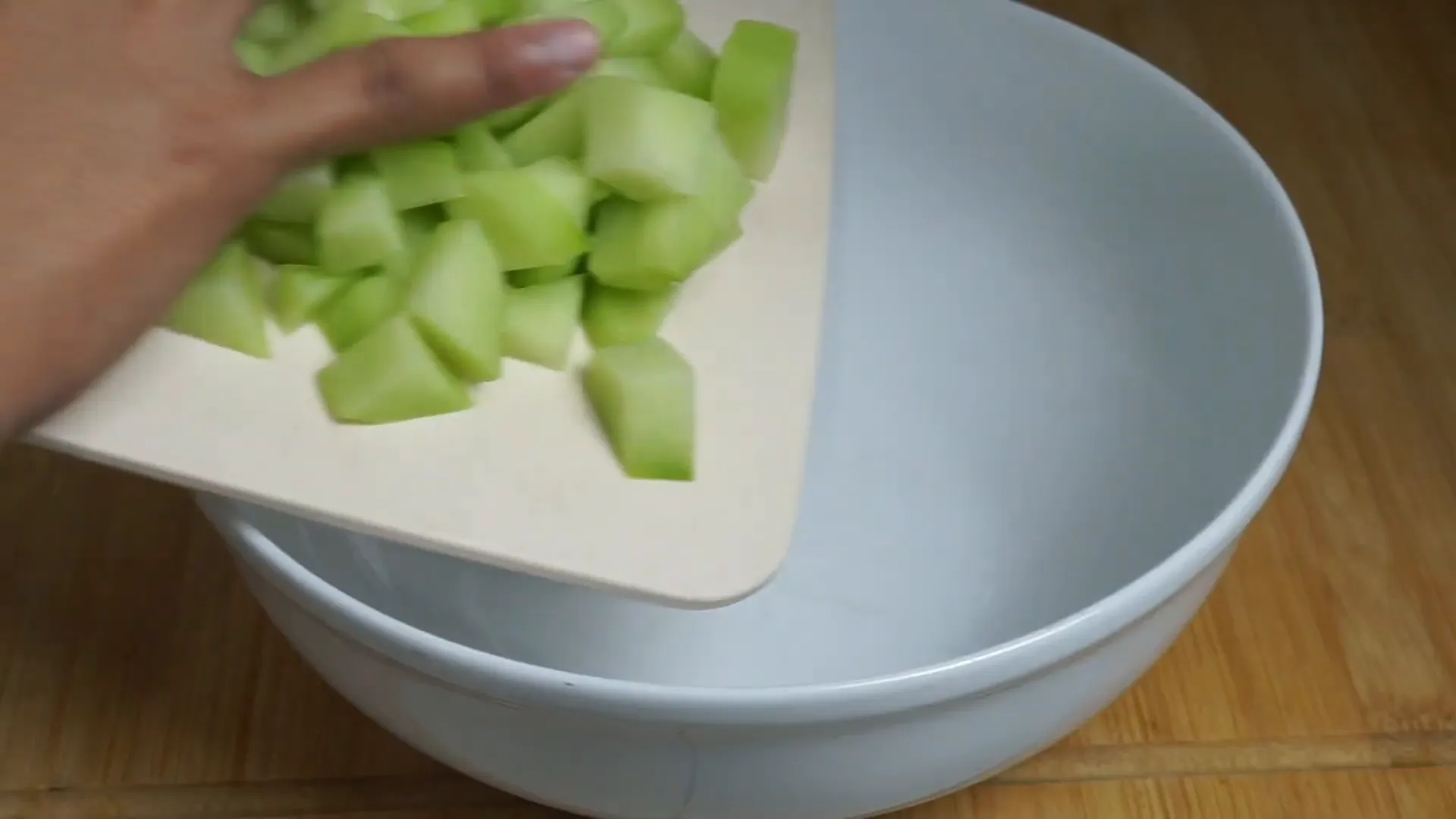 Sayur kuah bening segar siap dimasak