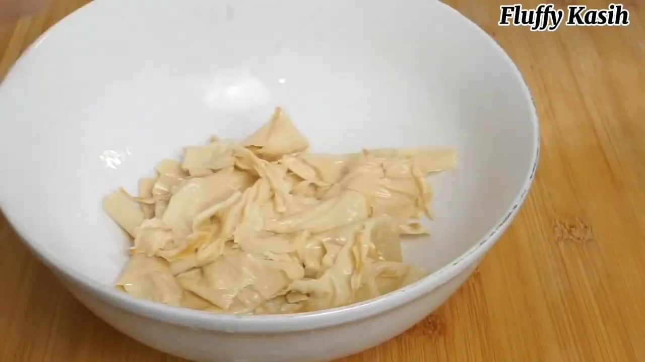 Sup kembang tahu dengan bakso udang dan kuah kaldu udang