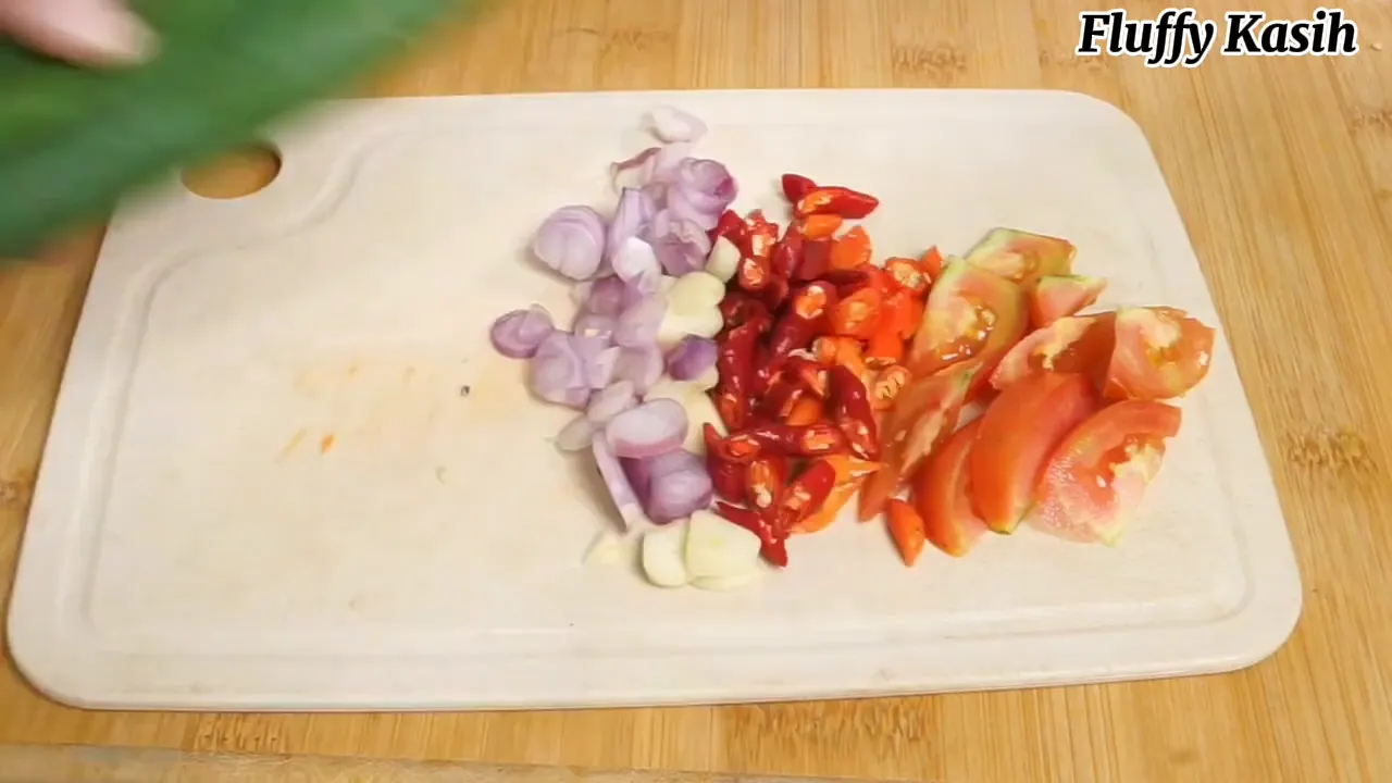 Tumisan jamur pedas dengan bawang dan cabai