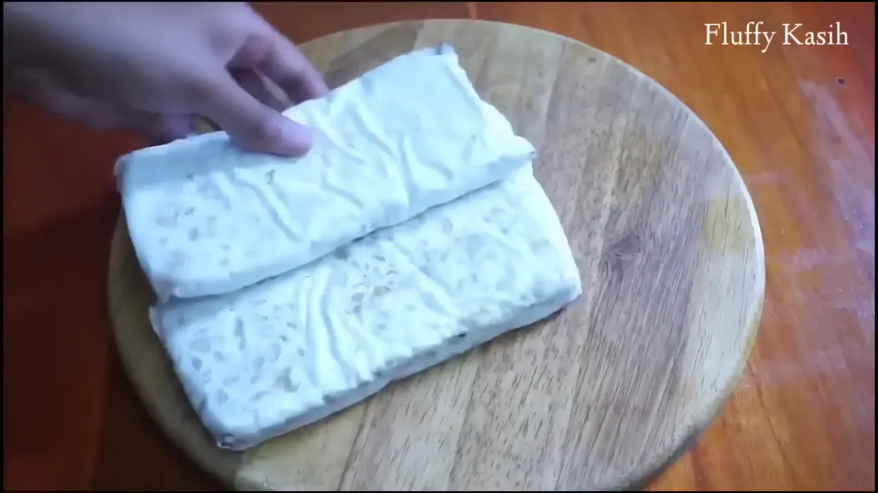 Potongan terong ungu dan tempe tipis siap dimasak