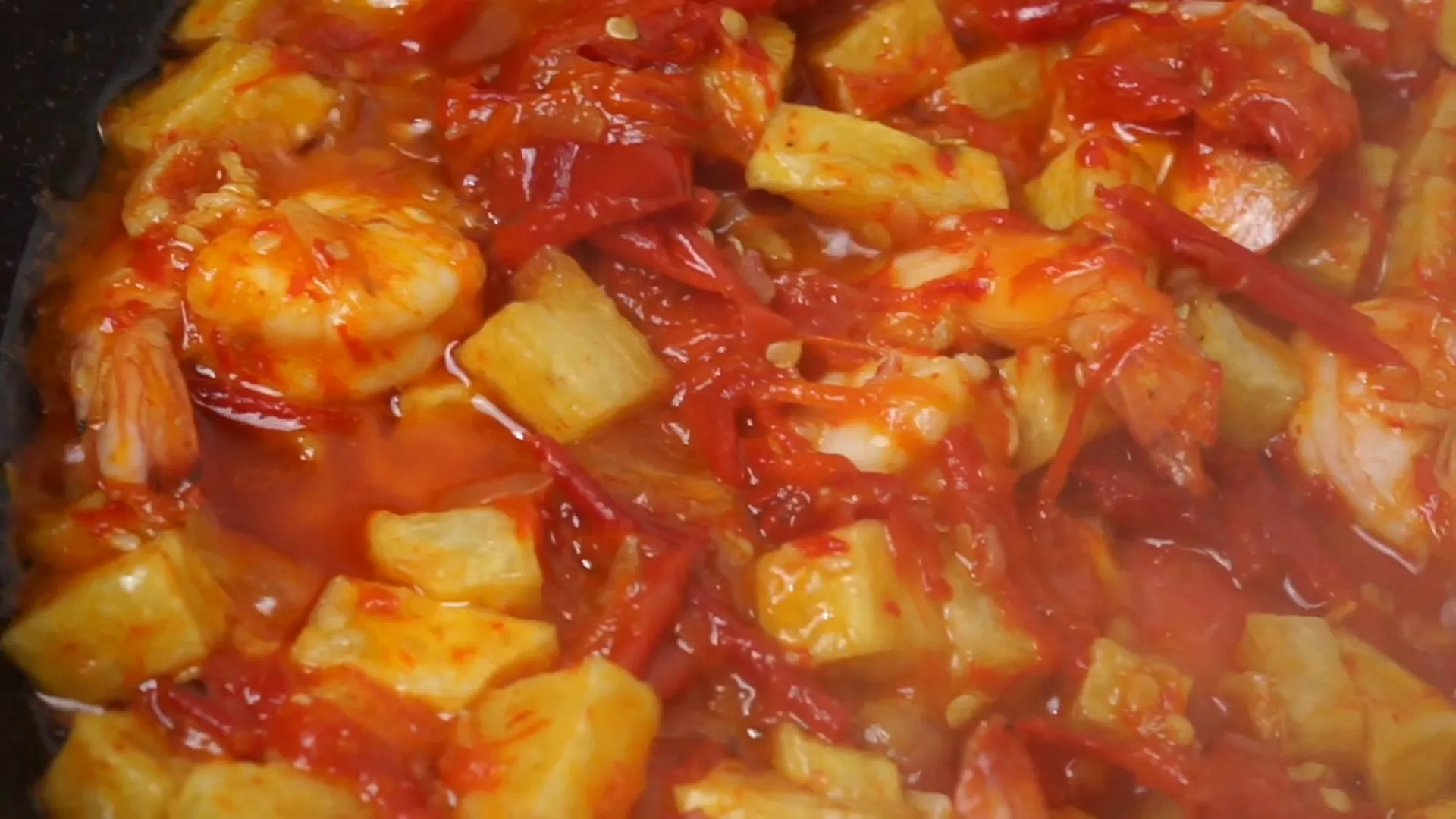 Sambel kentang udang siap disajikan, warnanya cantik