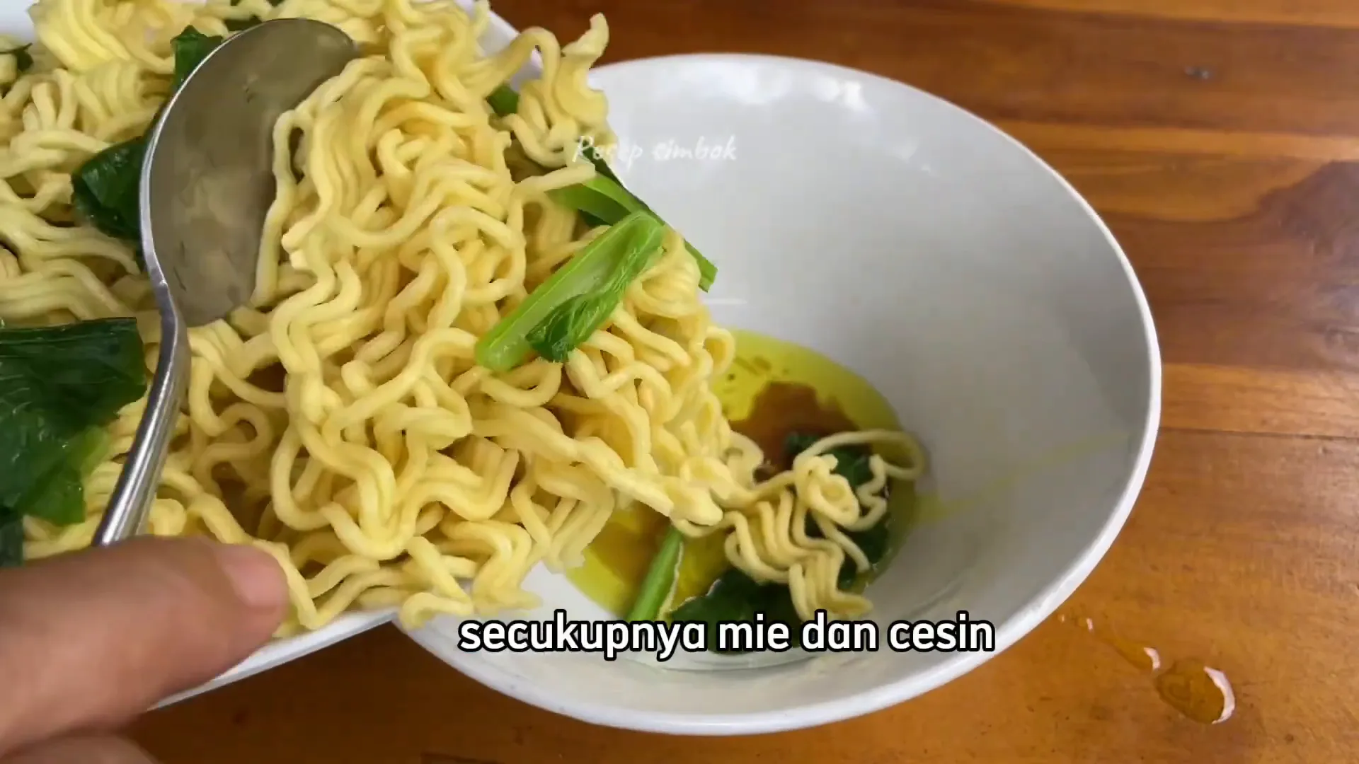 Bahan-bahan mie ayam rumahan siap disiapkan