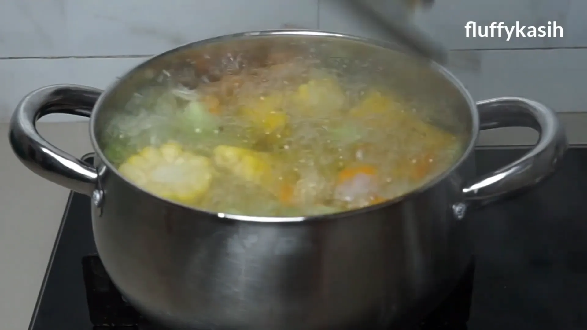 Sayur bening dengan jagung manis dan labu siam