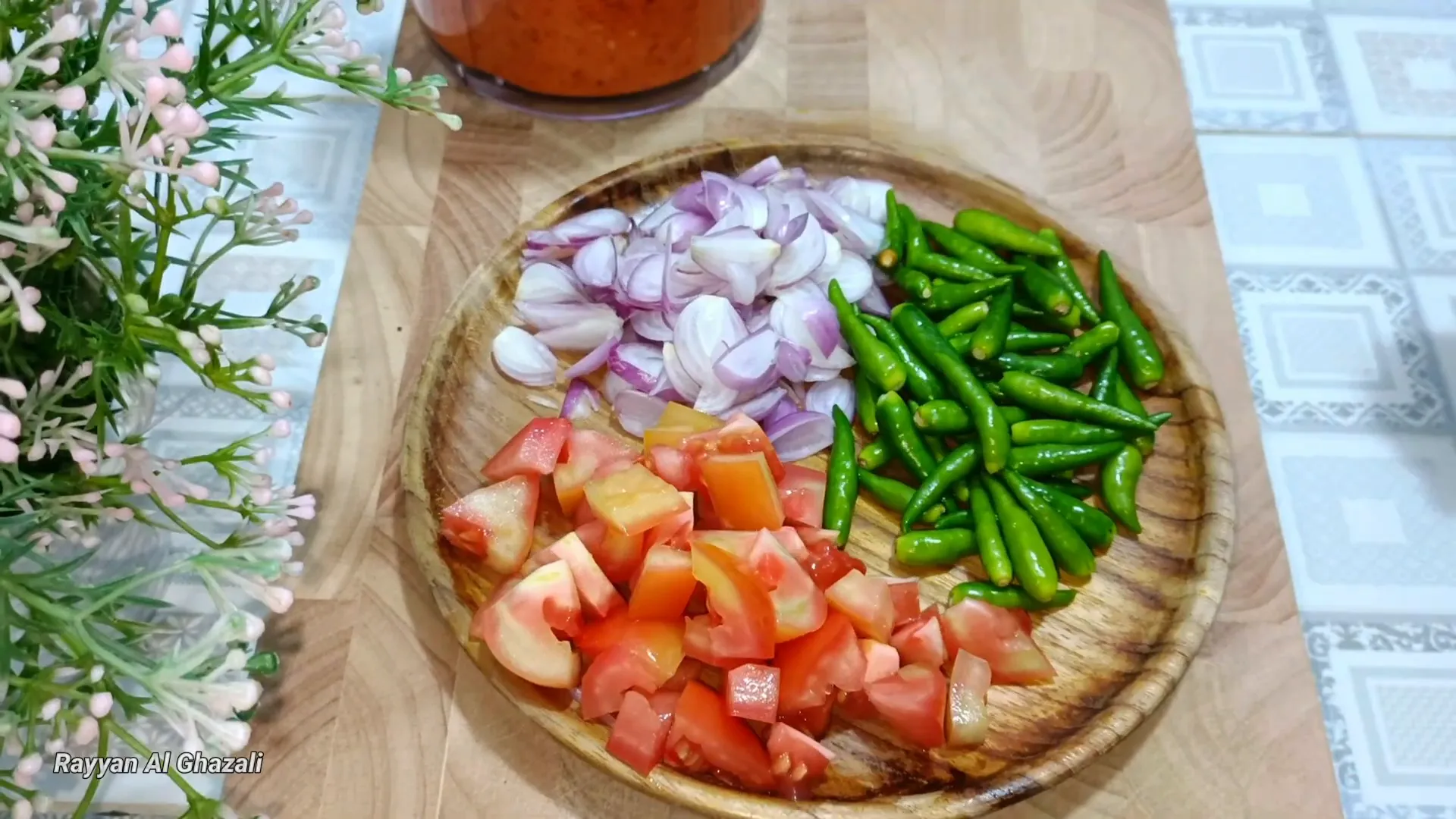 Bumbu halus dan bahan pelengkap siap diolah