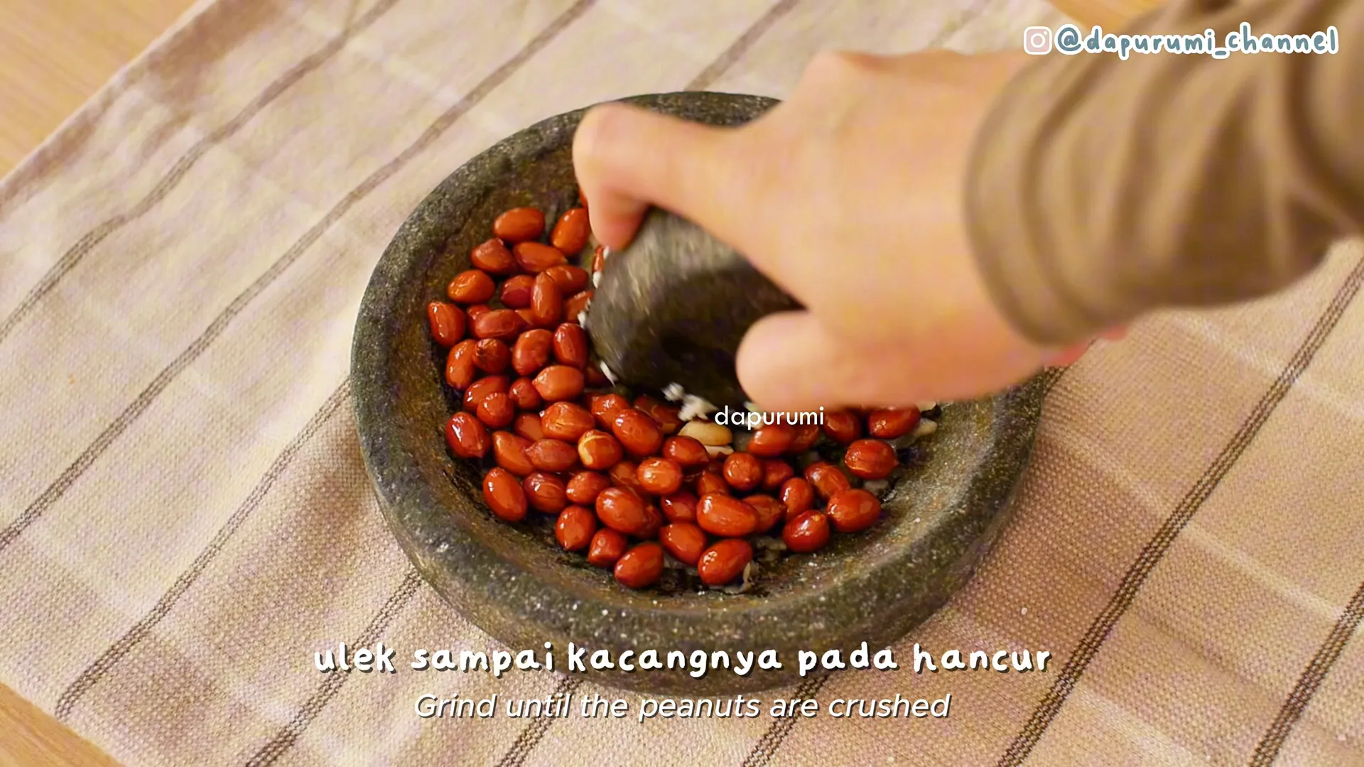 Membuat saus kacang tauco petis khas Bali