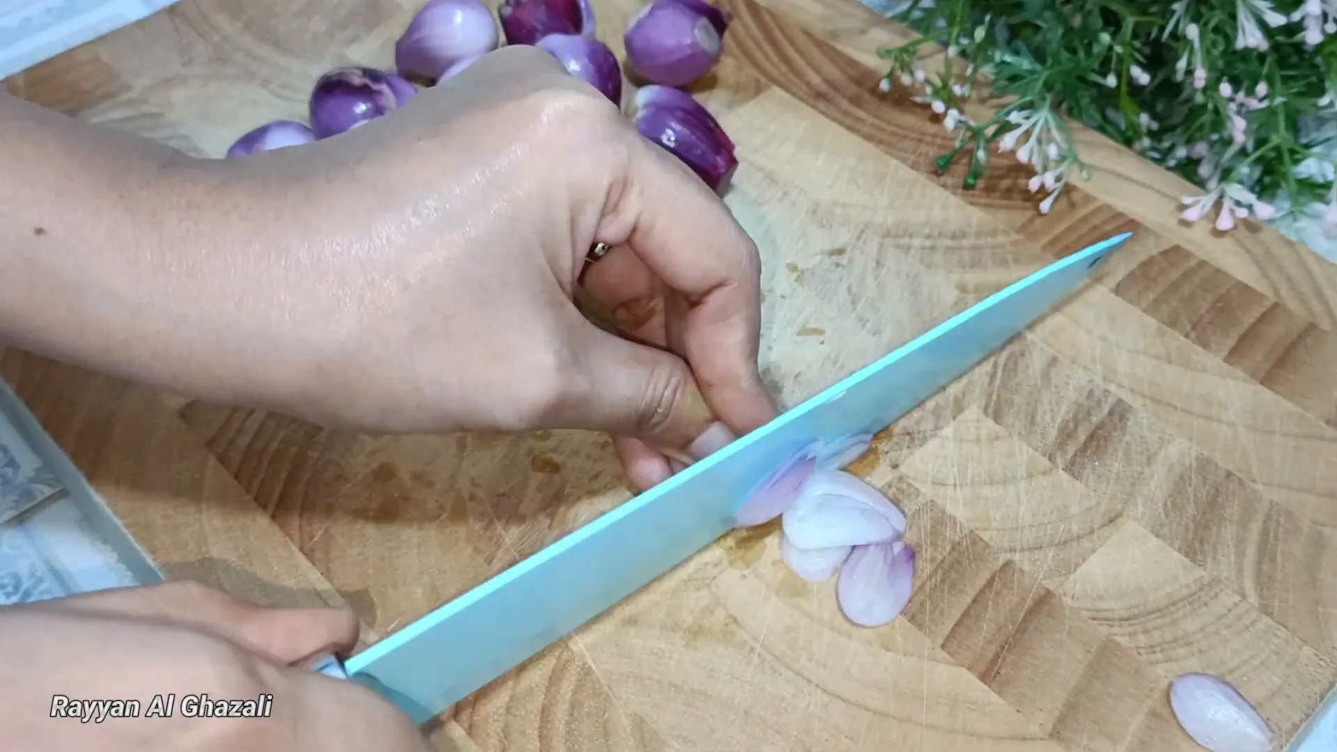 Bumbu cabai dan bawang sudah dicincang dan siap ditumis