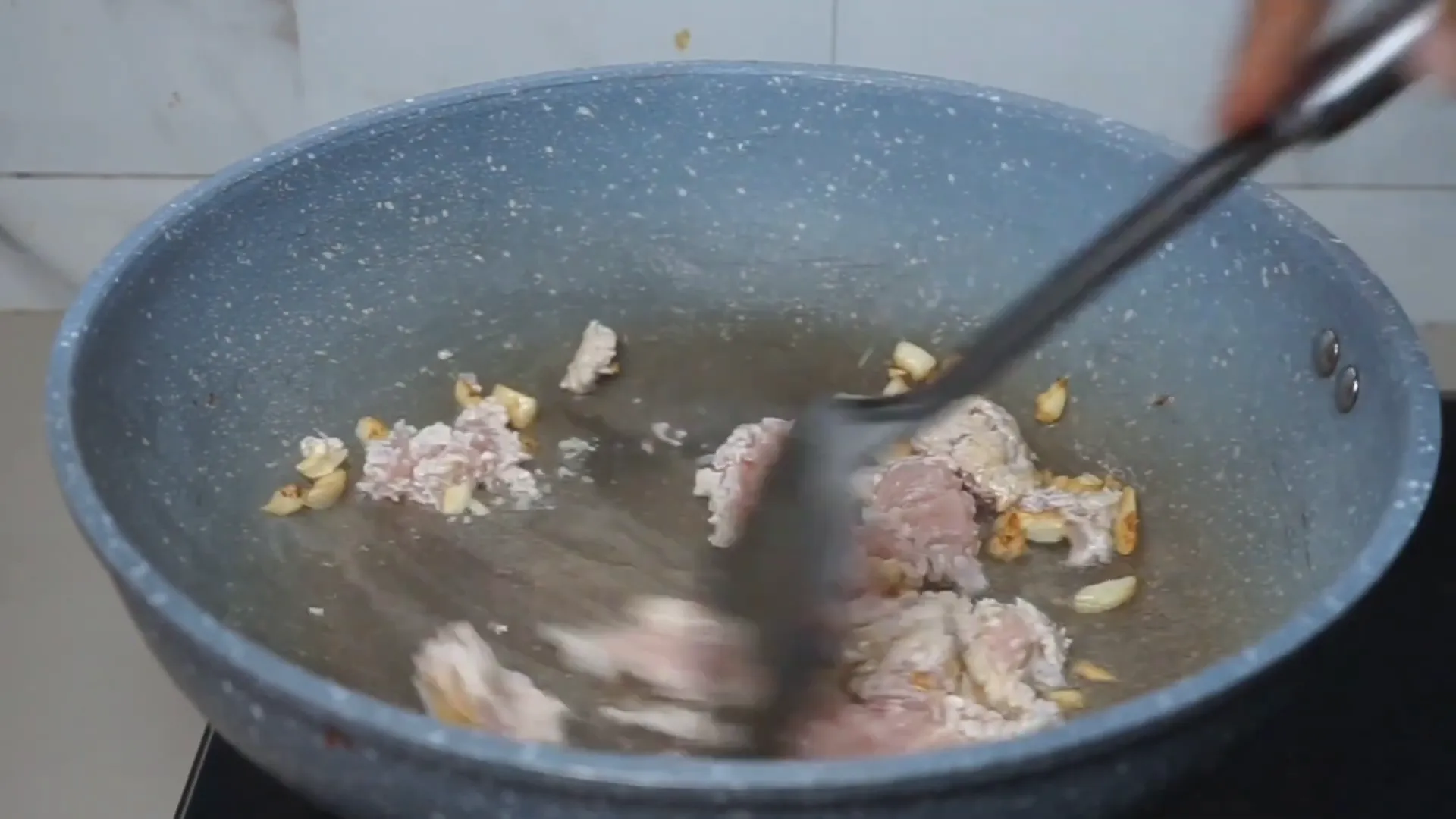 Tumis ayam cincang dengan brokoli