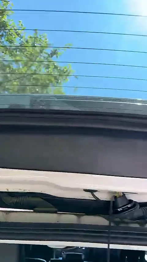 Rear window heating cables in Ford Expedition