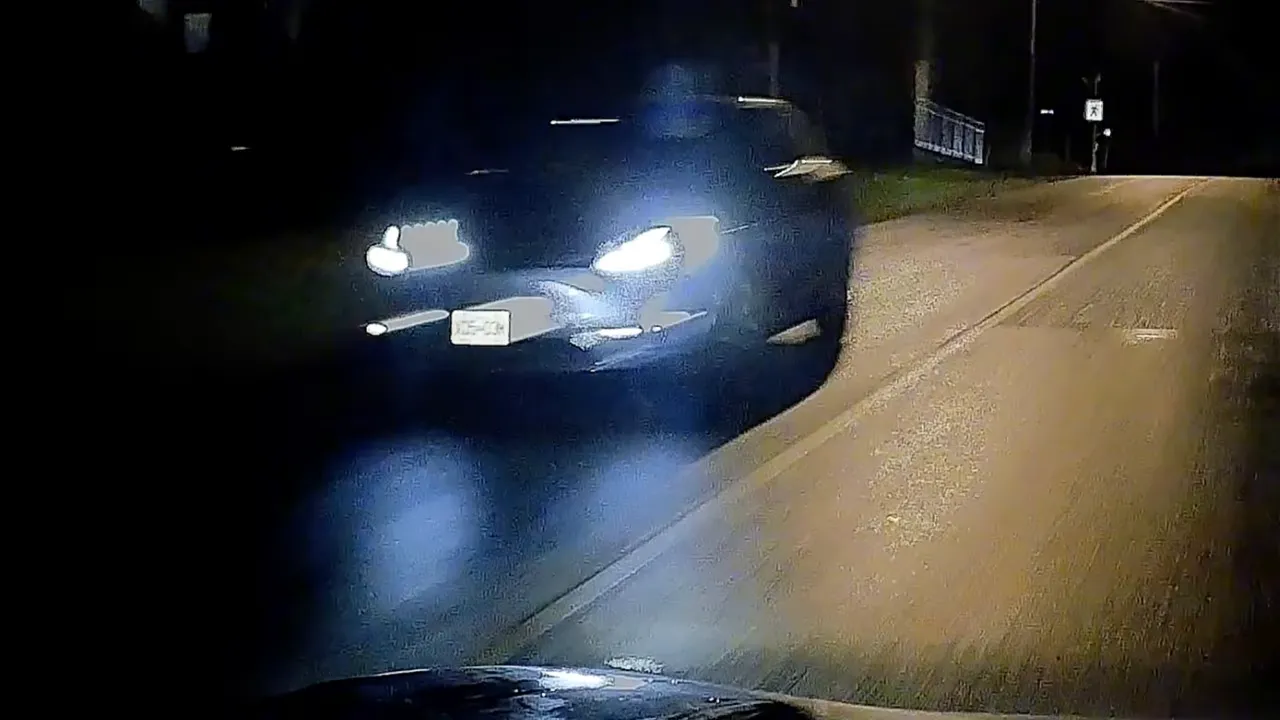 Another clear license plate capture (XD5 03M/03H) while driving