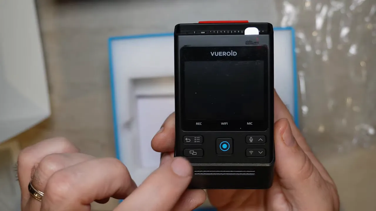 Vueroid front camera screen and physical control buttons