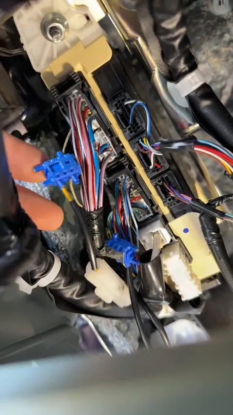 Power wiring connections behind Toyota OBD2 connector