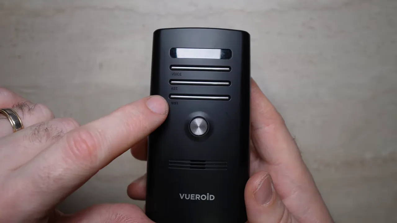 Vueroid D21 front view with a finger indicating the labeled control strips for Voice, REC and Wi‑Fi; unit has no display.