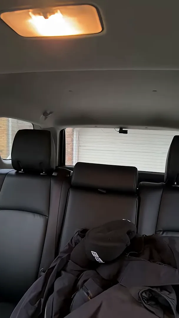 Rear window closing, camera view remains unobstructed