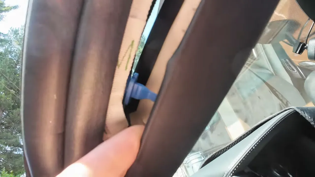Blue A-pillar airbag retainer clip beside the side curtain airbag